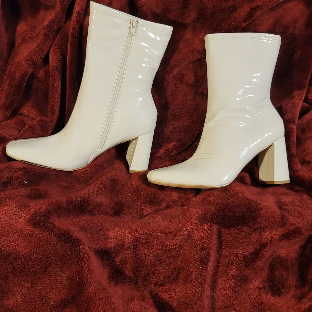 NIB MID CALF GO GO BOOTS Patent Leather Block Heel Side Zip Size 9 - Picture 2 of 12